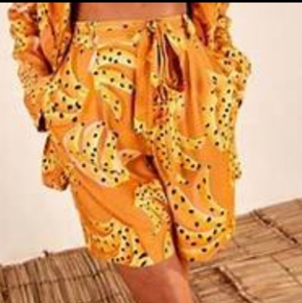 NWT Farm Rio Caramel Raining Bananas Shorts   Multi w/pockets & belt SZ …